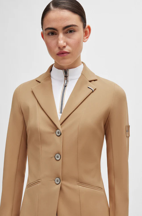 BOSS Equestrian Wedstrijdjasje Anna Camel kopen? - opvallend BOSS Equestrian Wedstrijdjasje Anna Camel kopen? - opvallend