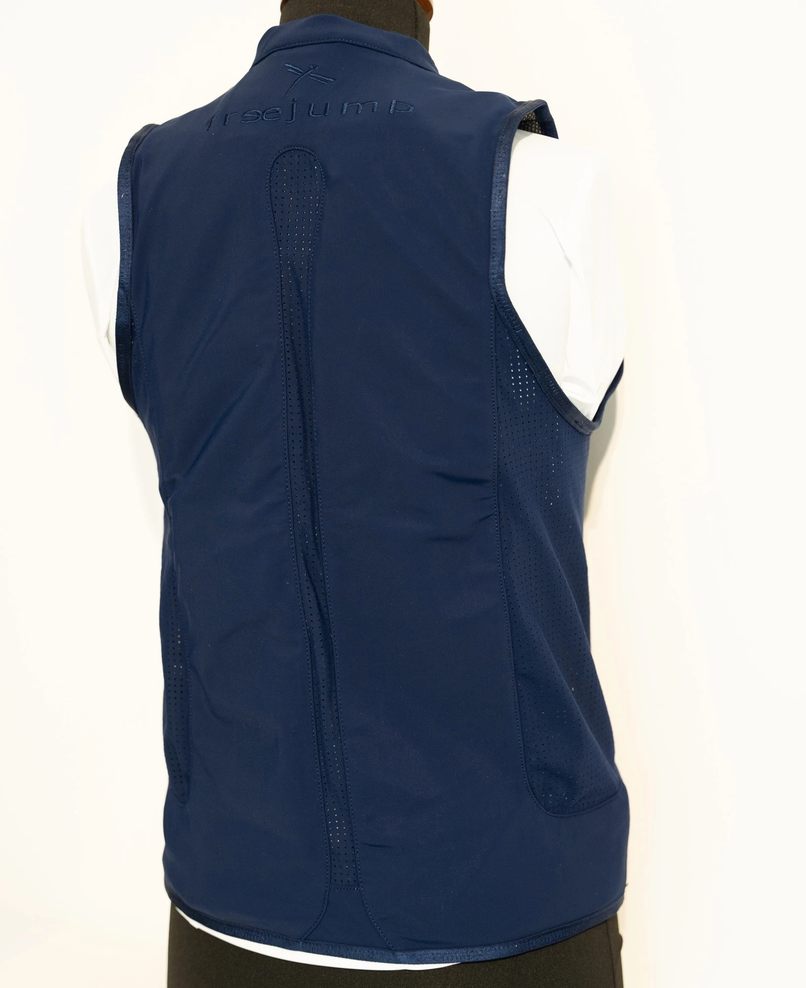 Freejump Airbag Jacket Black – for optimal safety and comfort during every ride. Freejump Airbag Jacket Black – for optimal safety and comfort during every ride.
