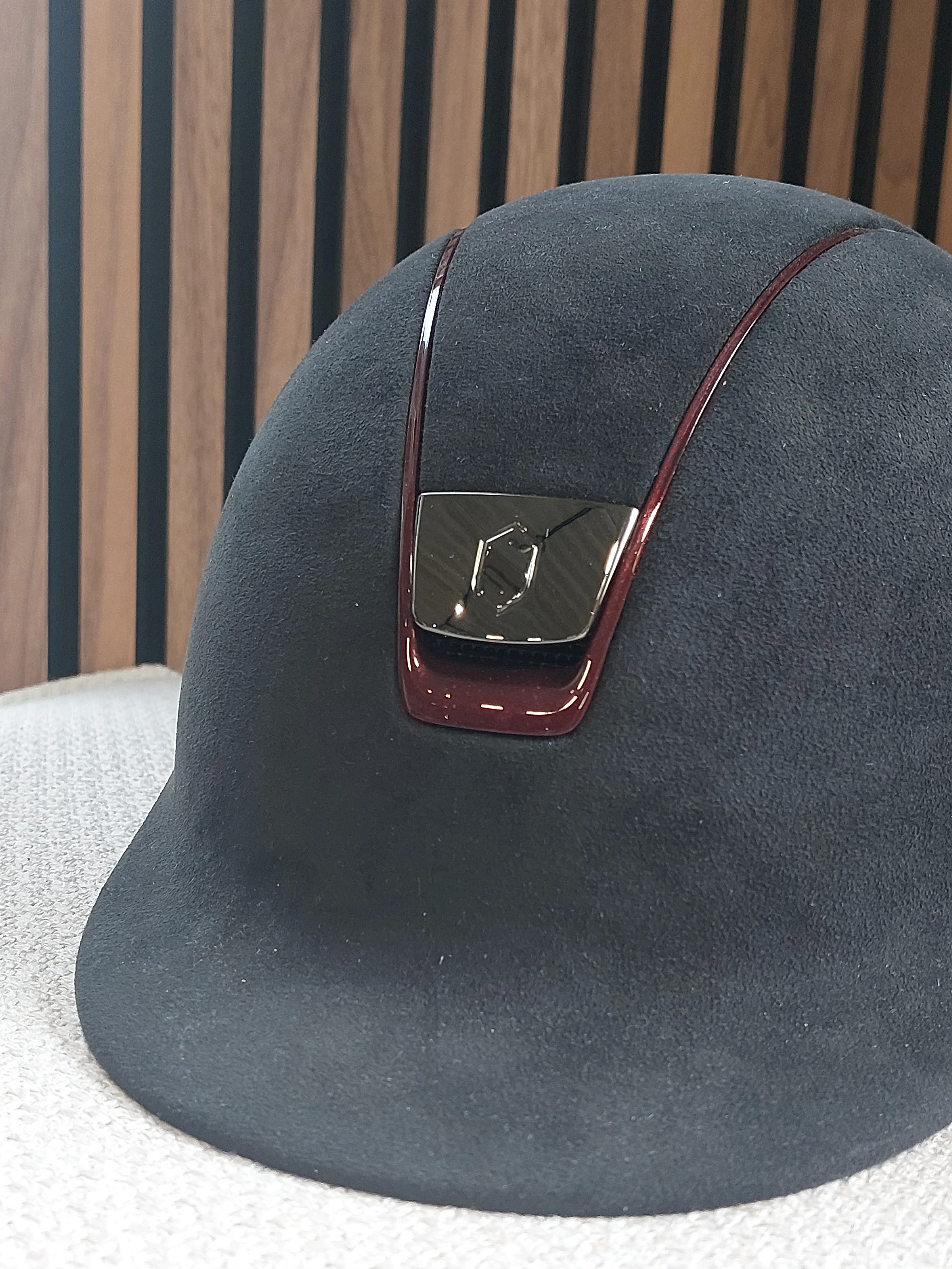 Samshield 1.0 Alcantara Burgundy kopen? - verkrijgbaar Samshield 1.0 Alcantara Burgundy kopen? - verkrijgbaar