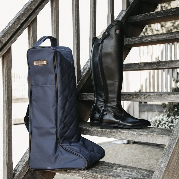 De Kentucky Horsewear Laarzentas biedt bescherming voor je laarzen. De Kentucky Horsewear Laarzentas biedt bescherming voor je laarzen.