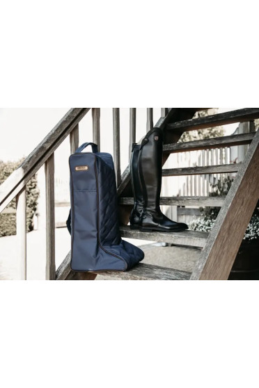 De Kentucky Horsewear Laarzentas biedt bescherming voor je laarzen. De Kentucky Horsewear Laarzentas biedt bescherming voor je laarzen.