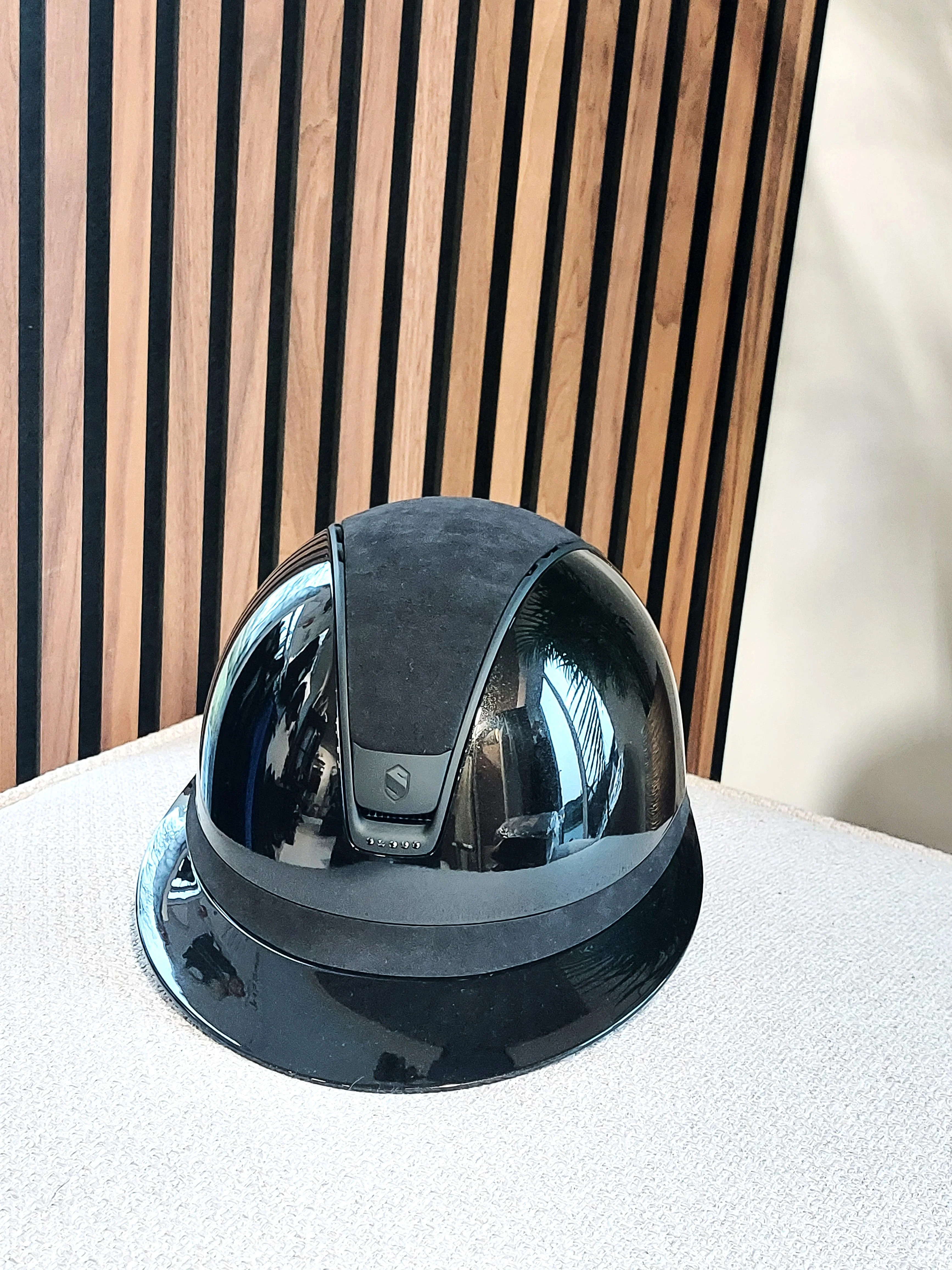 Miss Shield 2.0 Cap Glossy Zwart - Alcantara - 5 Swarovski Miss Shield 2.0 Cap Glossy Zwart - Alcantara - 5 Swarovski