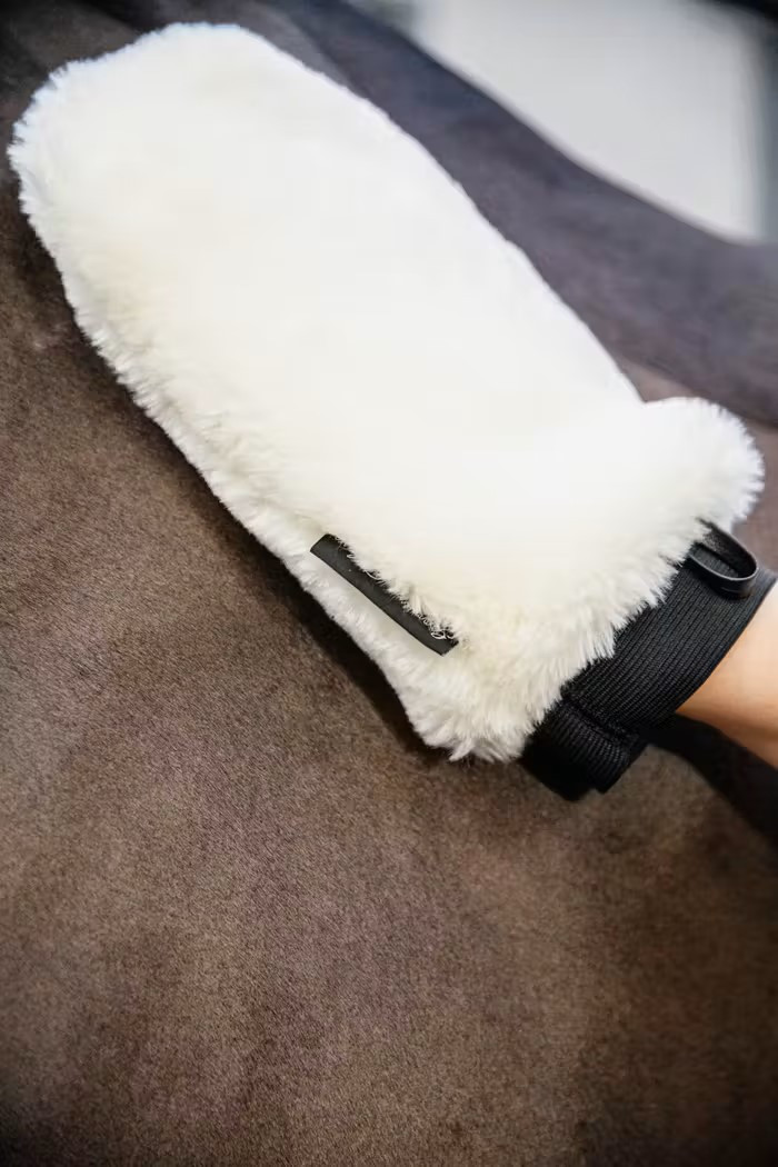 Sheepskin Grooming Glove Kentucky Horsewear Sheepskin Grooming Glove Kentucky Horsewear