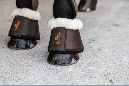 De lederen springschoenen met wol bieden een uitstekende schok absorptie en maximale bescherming. De lederen springschoenen met wol bieden een uitstekende schok absorptie en maximale bescherming.