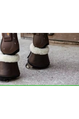 De lederen springschoenen met wol bieden een uitstekende schok absorptie en maximale bescherming. De lederen springschoenen met wol bieden een uitstekende schok absorptie en maximale bescherming.