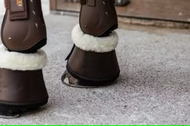 De lederen springschoenen met wol bieden een uitstekende schok absorptie en maximale bescherming. De lederen springschoenen met wol bieden een uitstekende schok absorptie en maximale bescherming.