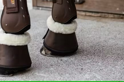 De lederen springschoenen met wol bieden een uitstekende schok absorptie en maximale bescherming. De lederen springschoenen met wol bieden een uitstekende schok absorptie en maximale bescherming.
