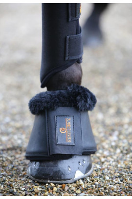 De lederen springschoenen met wol bieden een uitstekende schok absorptie en maximale bescherming. De lederen springschoenen met wol bieden een uitstekende schok absorptie en maximale bescherming.