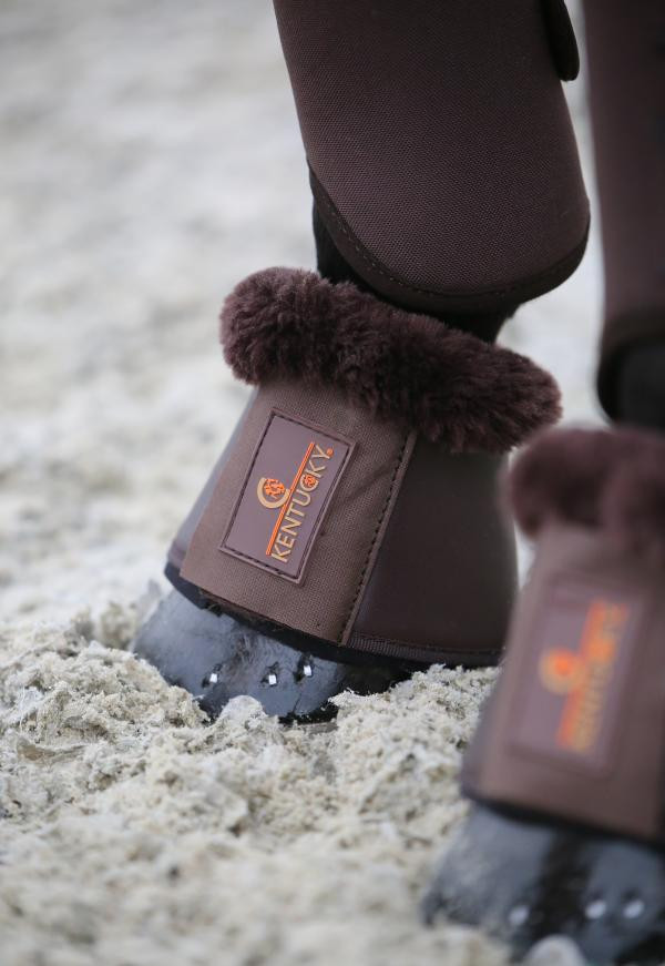 De lederen springschoenen met wol bieden een uitstekende schok absorptie en maximale bescherming. De lederen springschoenen met wol bieden een uitstekende schok absorptie en maximale bescherming.