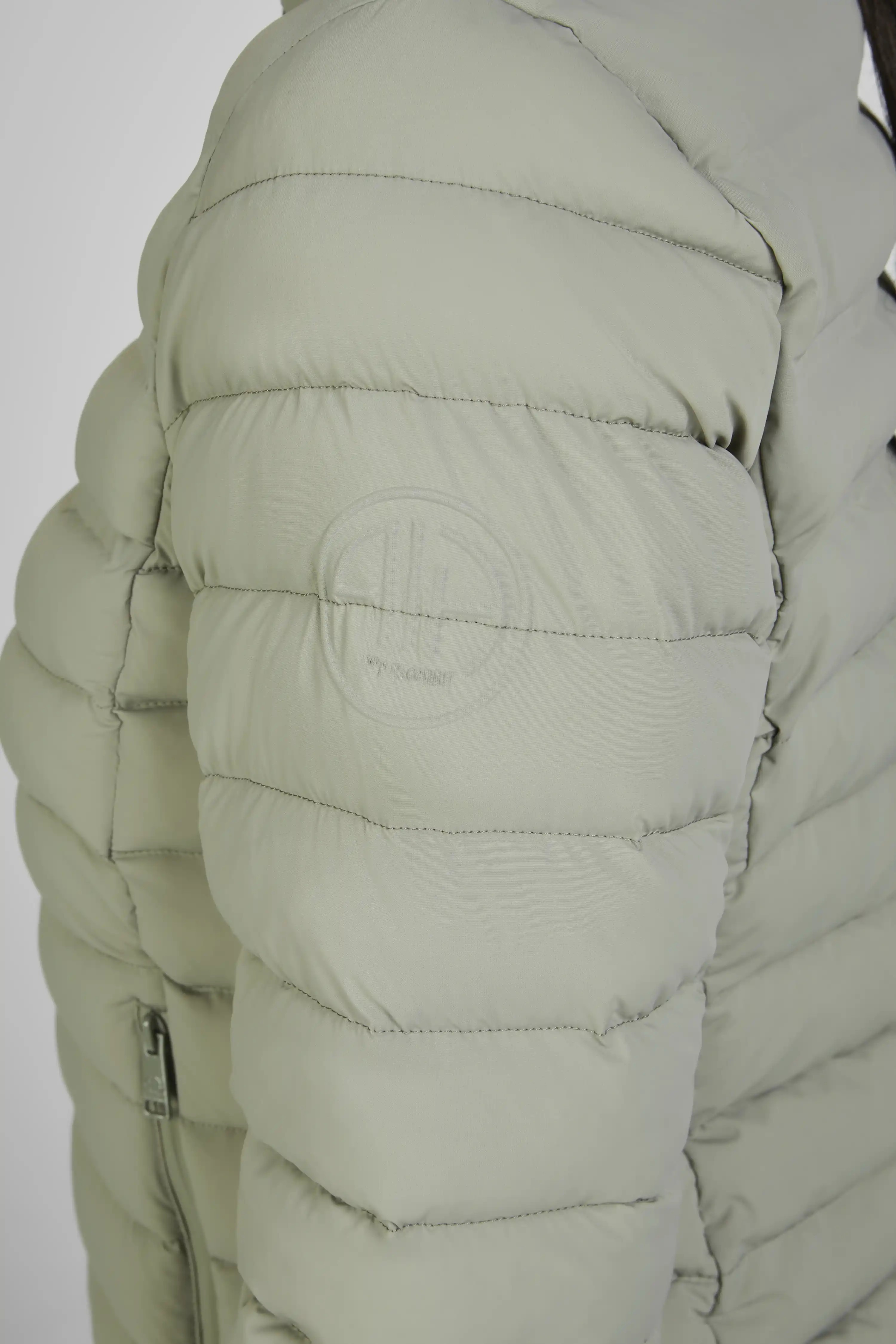 Shop the Jacket in Light Moos – Lightweight, Warm & Water-Repellent Shop the Jacket in Light Moos – Lightweight, Warm & Water-Repellent