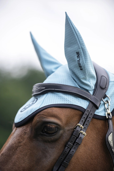 Equiline Grasmig Glamour Oornetje Perforated - Aquarel Blauw Equiline Grasmig Glamour Oornetje Perforated - Aquarel Blauw