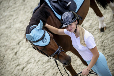 Equiline Grasmig Glamour Earnet Perforated - Aqaurelle Blue Equiline Grasmig Glamour Earnet Perforated - Aqaurelle Blue