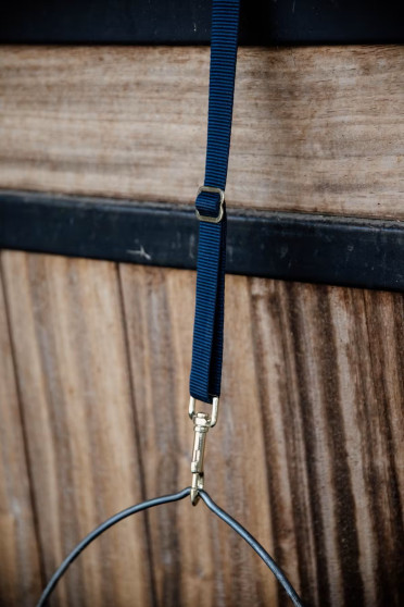 One Equestrian - Stable Hanger - Kleur Blauw - Ridershouse.com One Equestrian - Stable Hanger - Kleur Blauw - Ridershouse.com