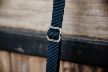 One Equestrian - Stable Hanger - Kleur Blauw - Ridershouse.com One Equestrian - Stable Hanger - Kleur Blauw - Ridershouse.com