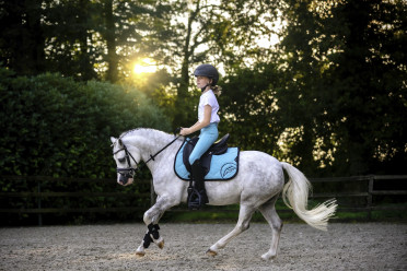 Equiline Kinder Rijlegging Gingef Full Grip - Aquarel Blauw Equiline Kinder Rijlegging Gingef Full Grip - Aquarel Blauw