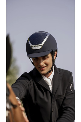 KASK Dogma Chrome Light elegante veiligheidscap Blauw met een zilveren frame