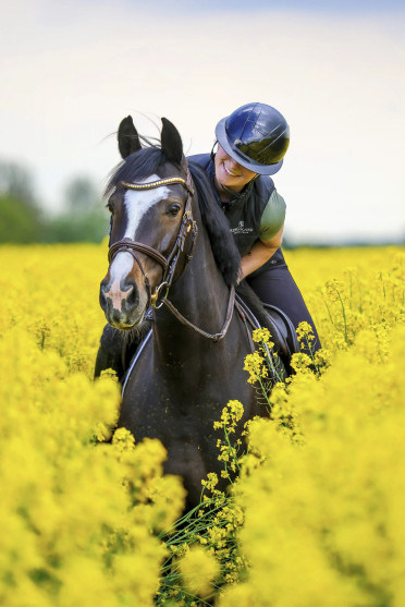 KASK Kooki, een cap die geen concessies doet aan de veiligheid! leverbaar Glossy zwart en blauw KASK Kooki, een cap die geen concessies doet aan de veiligheid! leverbaar Glossy zwart en blauw