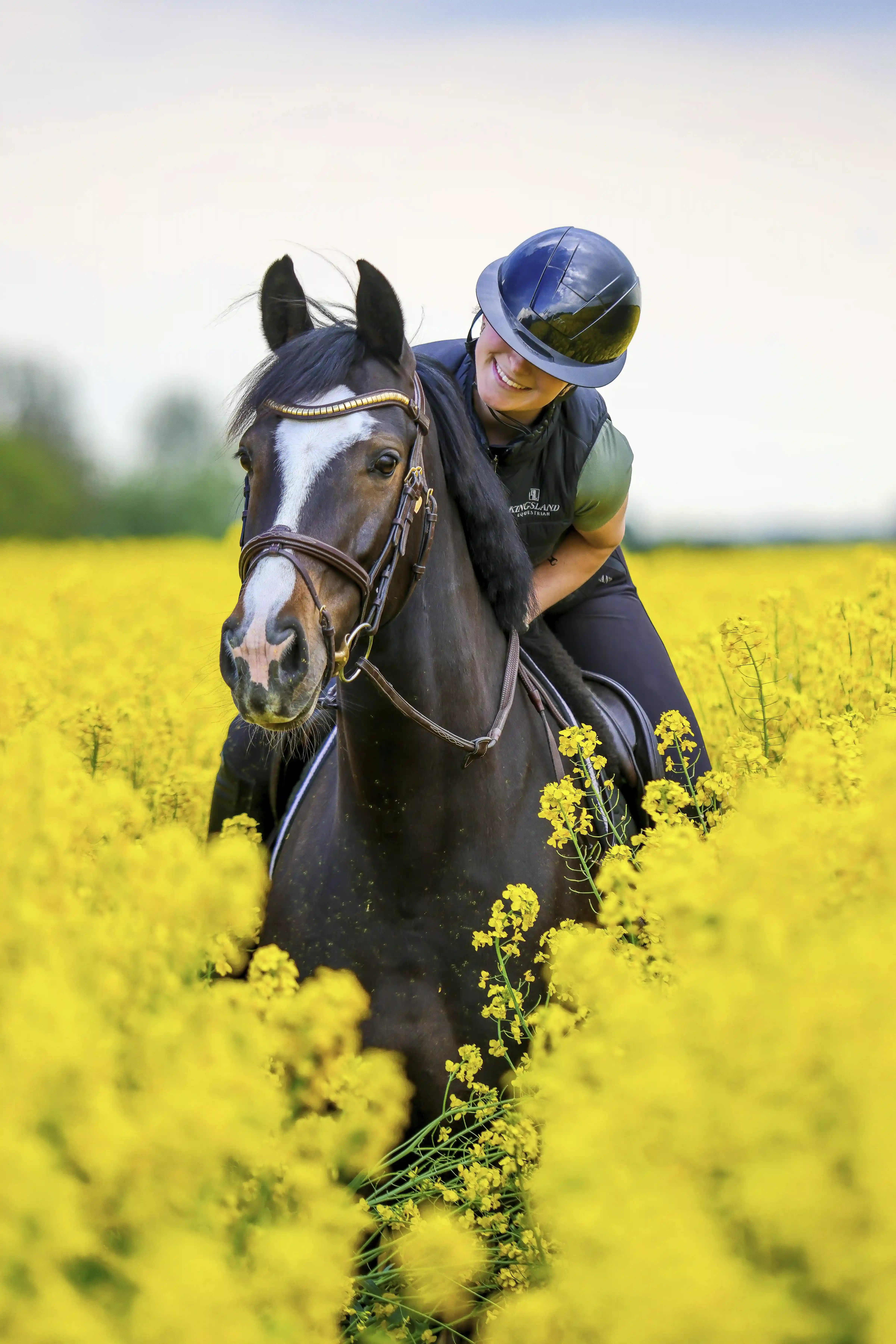 KASK Kooki, een cap die geen concessies doet aan de veiligheid! leverbaar Glossy zwart en blauw KASK Kooki, een cap die geen concessies doet aan de veiligheid! leverbaar Glossy zwart en blauw