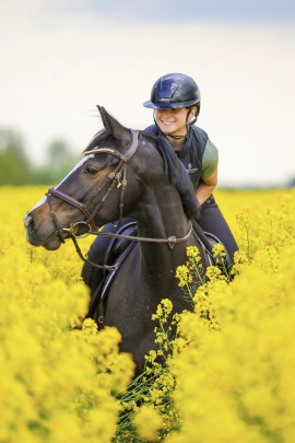 KASK Kooki,  een cap die geen concessies doet aan de veiligheid! leverbaar  Glossy zwart en blauw