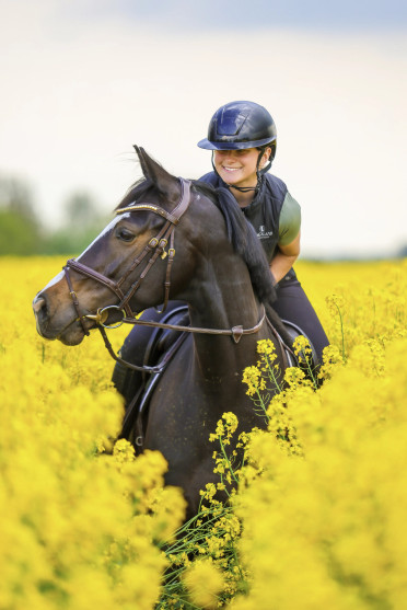 KASK Kooki, een cap die geen concessies doet aan de veiligheid! leverbaar Glossy zwart en blauw KASK Kooki, een cap die geen concessies doet aan de veiligheid! leverbaar Glossy zwart en blauw