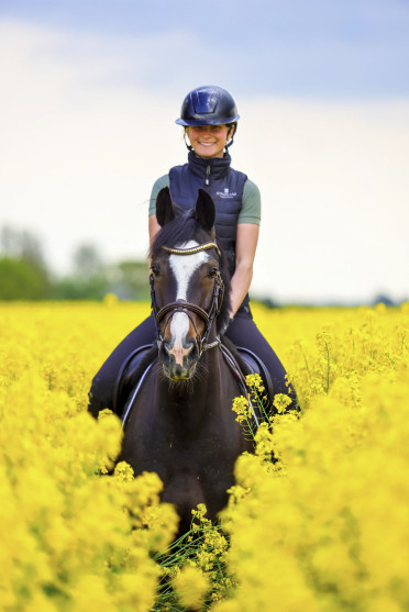 KASK Kooki, een cap die geen concessies doet aan de veiligheid! leverbaar Glossy zwart en blauw KASK Kooki, een cap die geen concessies doet aan de veiligheid! leverbaar Glossy zwart en blauw