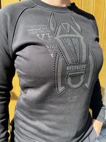Shop nu: Vestrum Tinnari Sweater Zwart – Luxe Paardentrui Shop nu: Vestrum Tinnari Sweater Zwart – Luxe Paardentrui