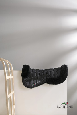Bestel nu de Equiline Argo zadelonderlegger – Comfort voor je paard! Bestel nu de Equiline Argo zadelonderlegger – Comfort voor je paard!