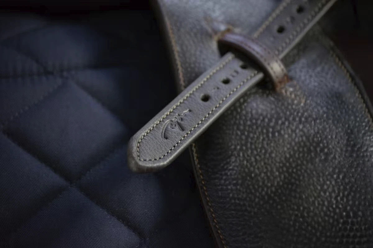 Dy'on Premium Soft Leather Stirrup Straps – Durable & Comfortable Dy'on Premium Soft Leather Stirrup Straps – Durable & Comfortable