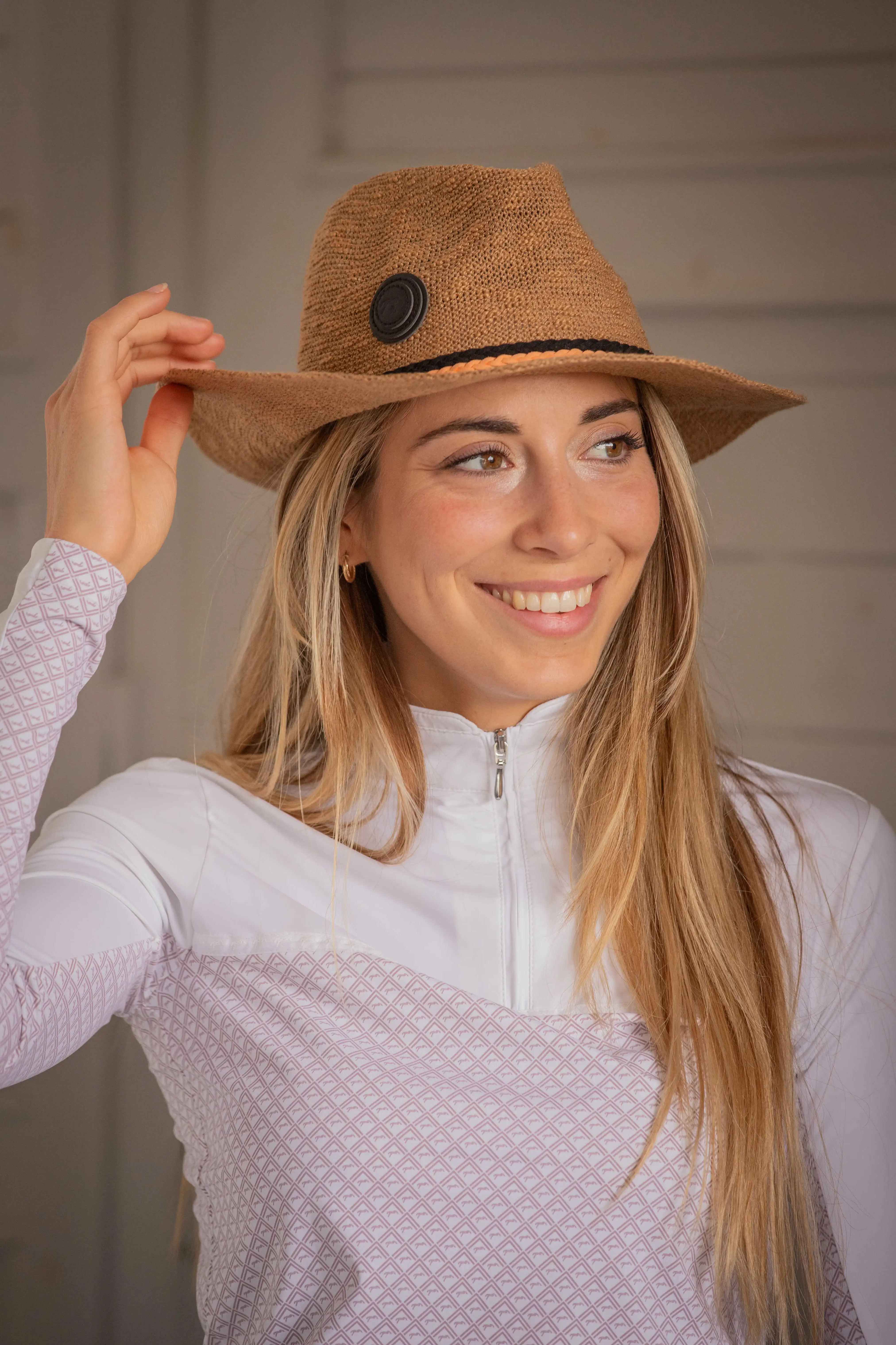 Shop nu de Pénélope Zomerhoed Camel – Stijlvolle Zonbescherming Shop nu de Pénélope Zomerhoed Camel – Stijlvolle Zonbescherming