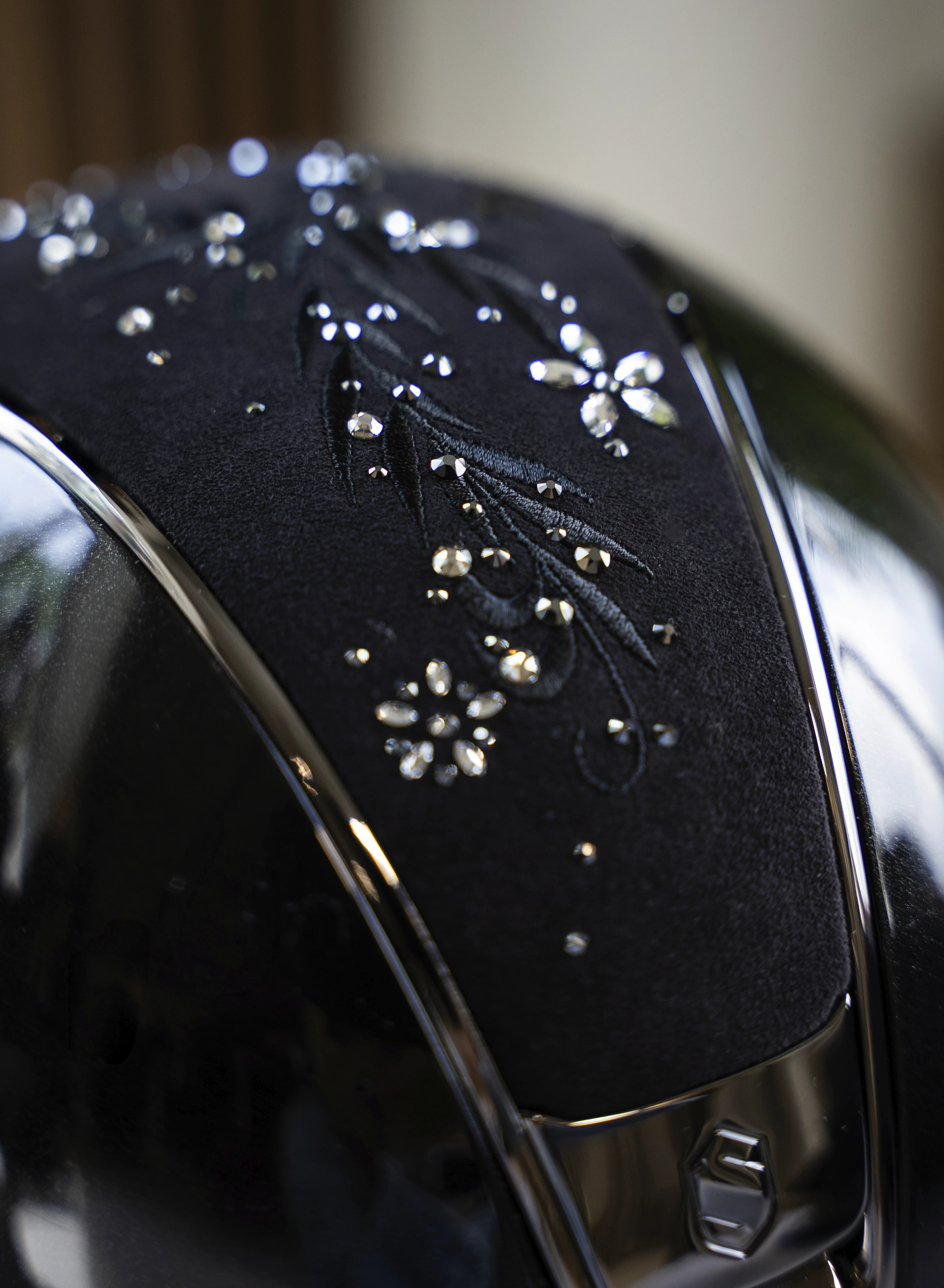 Samshield Miss Shield Cap Flower Swarovski kopen? - verkrijgbaar Samshield Miss Shield Cap Flower Swarovski kopen? - verkrijgbaar