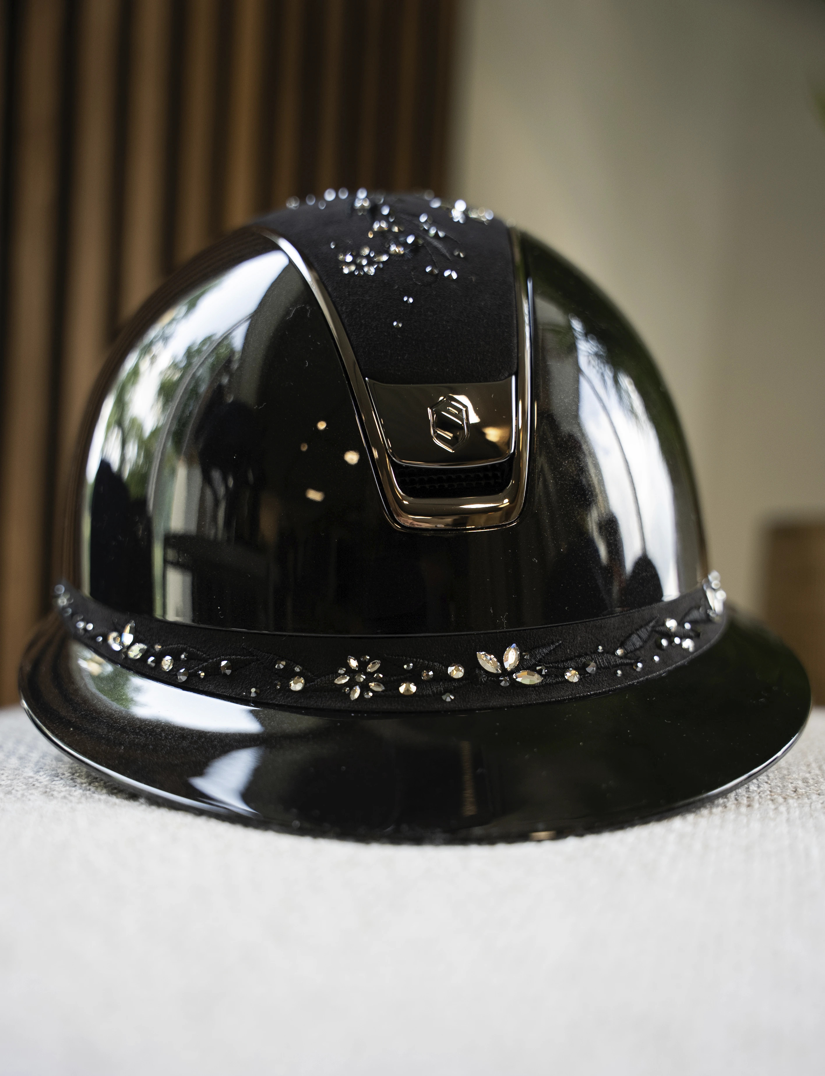 Samshield Miss Shield Cap Flower Swarovski kopen? - verkrijgbaar Samshield Miss Shield Cap Flower Swarovski kopen? - verkrijgbaar