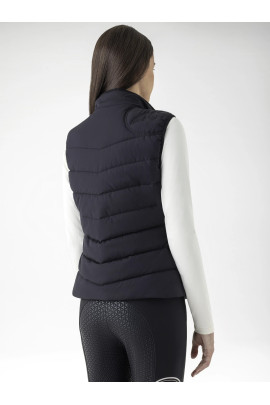 Shop de Equiline Elysir bodywarmer – stijlvol, warm & duurzaam Shop de Equiline Elysir bodywarmer – stijlvol, warm & duurzaam