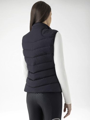 Shop de Equiline Elysir bodywarmer – stijlvol, warm & duurzaam Shop de Equiline Elysir bodywarmer – stijlvol, warm & duurzaam