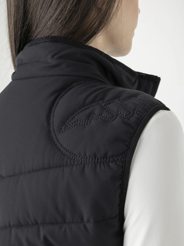 Shop de Equiline Elysir bodywarmer – stijlvol, warm & duurzaam Shop de Equiline Elysir bodywarmer – stijlvol, warm & duurzaam