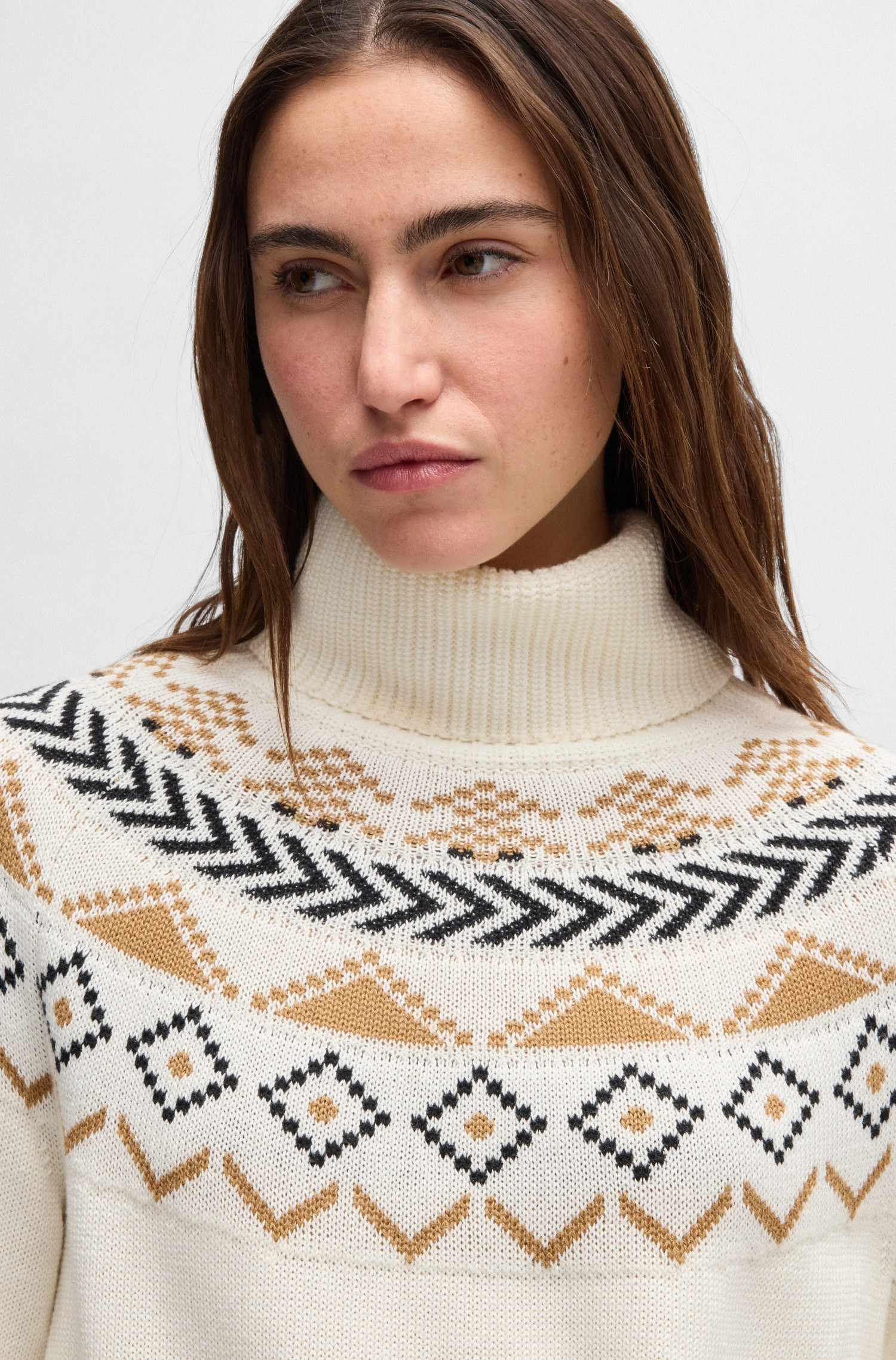 BOSS Equestrian Turtleneck Jumper Soft Cream | Licht & Warm | Shop Nu BOSS Equestrian Turtleneck Jumper Soft Cream | Licht & Warm | Shop Nu