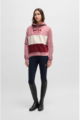 BOSS Equestrian Faye Hoodie Rose Haze | Roze Hoodie met Cabernet Accenten | Shop Nu BOSS Equestrian Faye Hoodie Rose Haze | Roze Hoodie met Cabernet Accenten | Shop Nu
