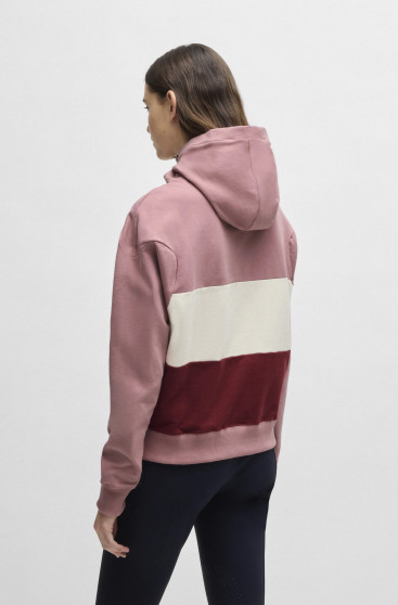 BOSS Equestrian Faye Hoodie Rose Haze | Roze Hoodie met Cabernet Accenten | Shop Nu BOSS Equestrian Faye Hoodie Rose Haze | Roze Hoodie met Cabernet Accenten | Shop Nu