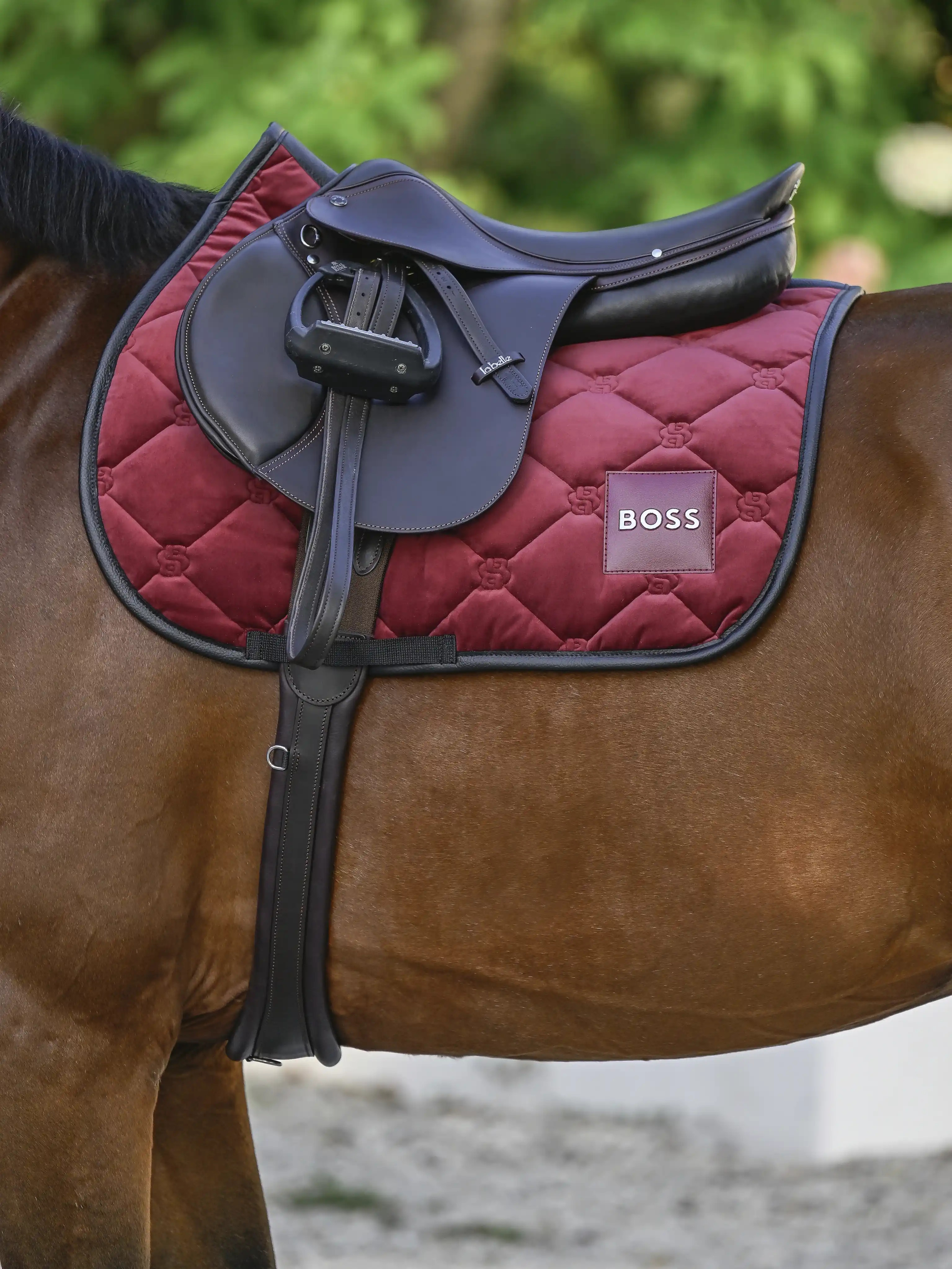 BOSS Equestrian Zadeldekje Velvet Springen | Cabernet BOSS Equestrian Zadeldekje Velvet Springen | Cabernet
