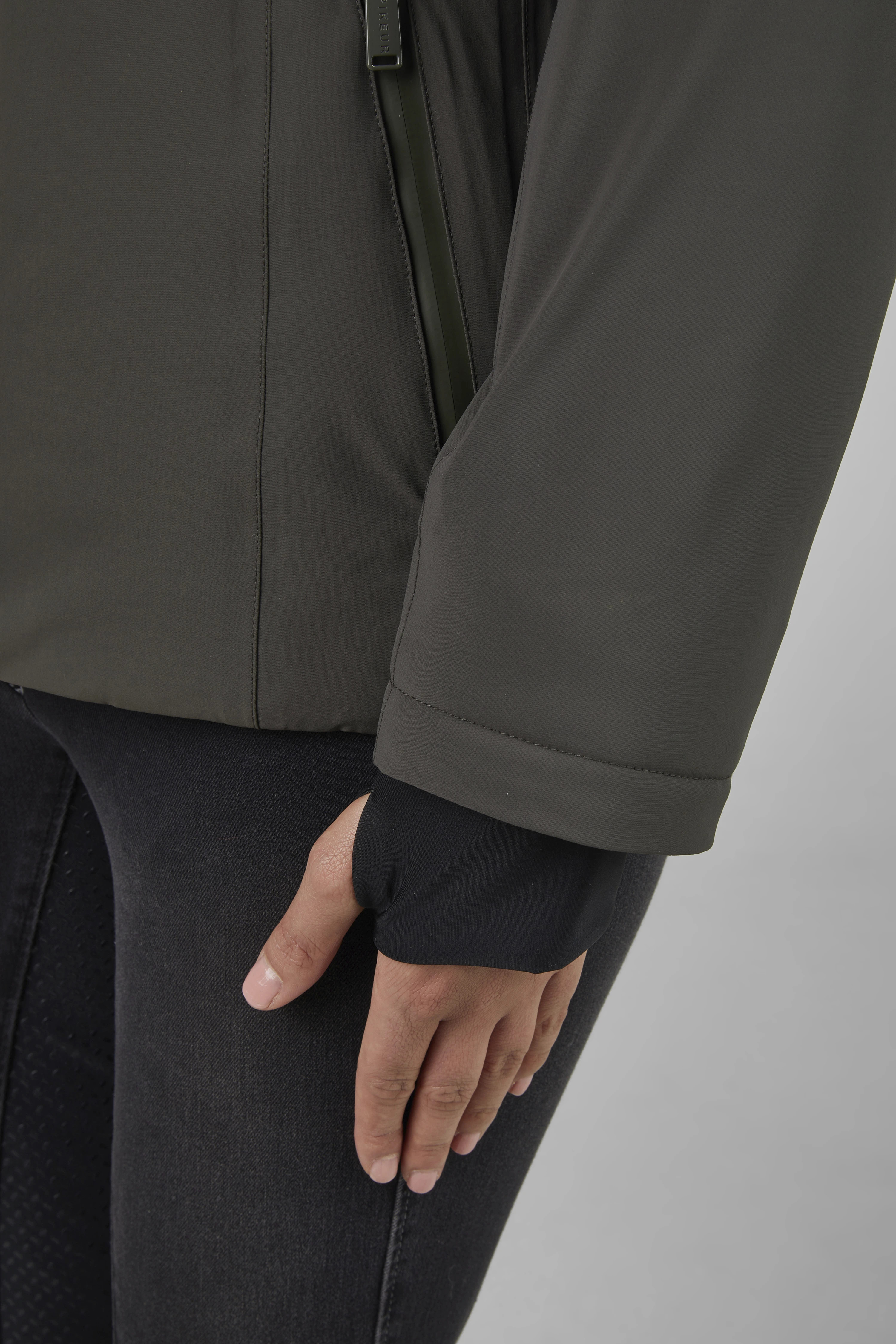 Koop Pikeur Regenjas Deep Khaki | Waterdicht & Ademend | Perfect voor Actieve Ruiters Koop Pikeur Regenjas Deep Khaki | Waterdicht & Ademend | Perfect voor Actieve Ruiters