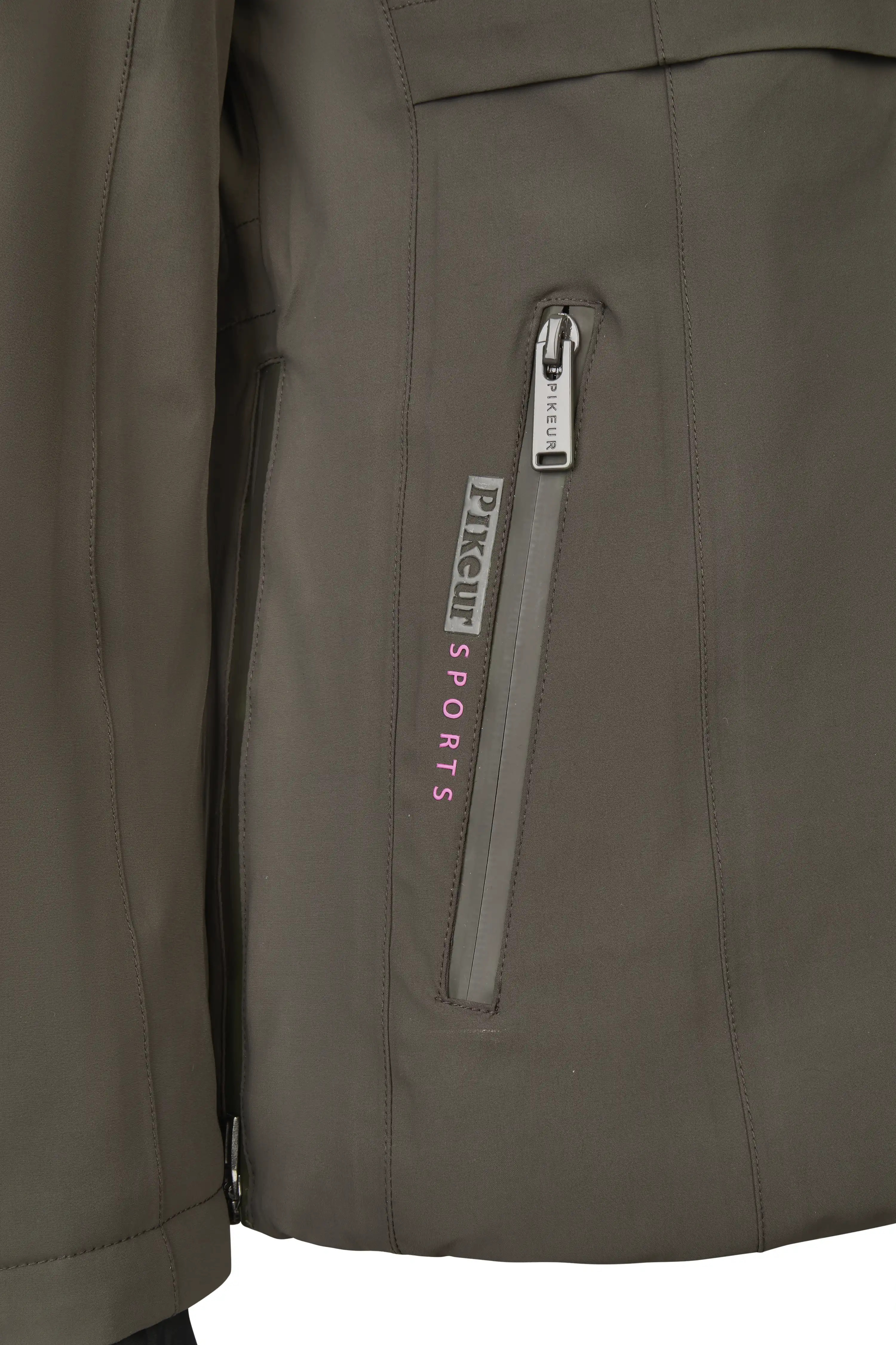 Koop Pikeur Regenjas Deep Khaki | Waterdicht & Ademend | Perfect voor Actieve Ruiters Koop Pikeur Regenjas Deep Khaki | Waterdicht & Ademend | Perfect voor Actieve Ruiters