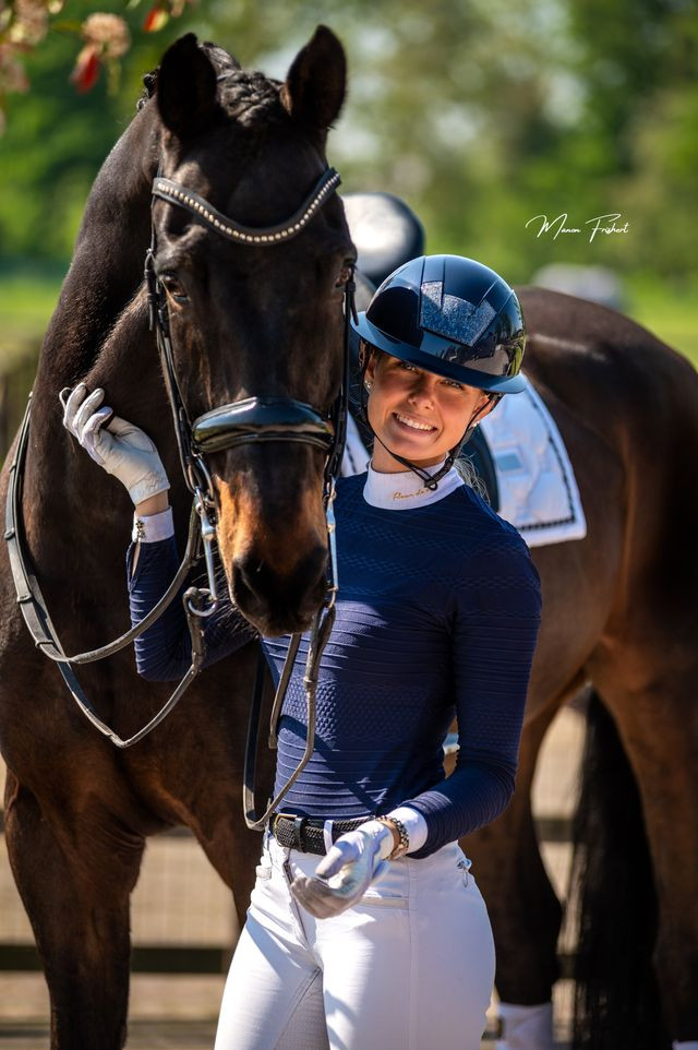 KASK Lady Kooki, in een mooie Glossy look met Swarovski details KASK Lady Kooki, in een mooie Glossy look met Swarovski details