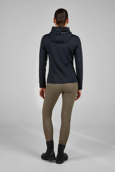 Pikeur Fleece Jacket | Zwart | Tijdloze Must-Have voor Comfort en Klasse Pikeur Fleece Jacket | Zwart | Tijdloze Must-Have voor Comfort en Klasse