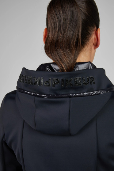 Pikeur Fleece Jacket | Zwart | Tijdloze Must-Have voor Comfort en Klasse Pikeur Fleece Jacket | Zwart | Tijdloze Must-Have voor Comfort en Klasse