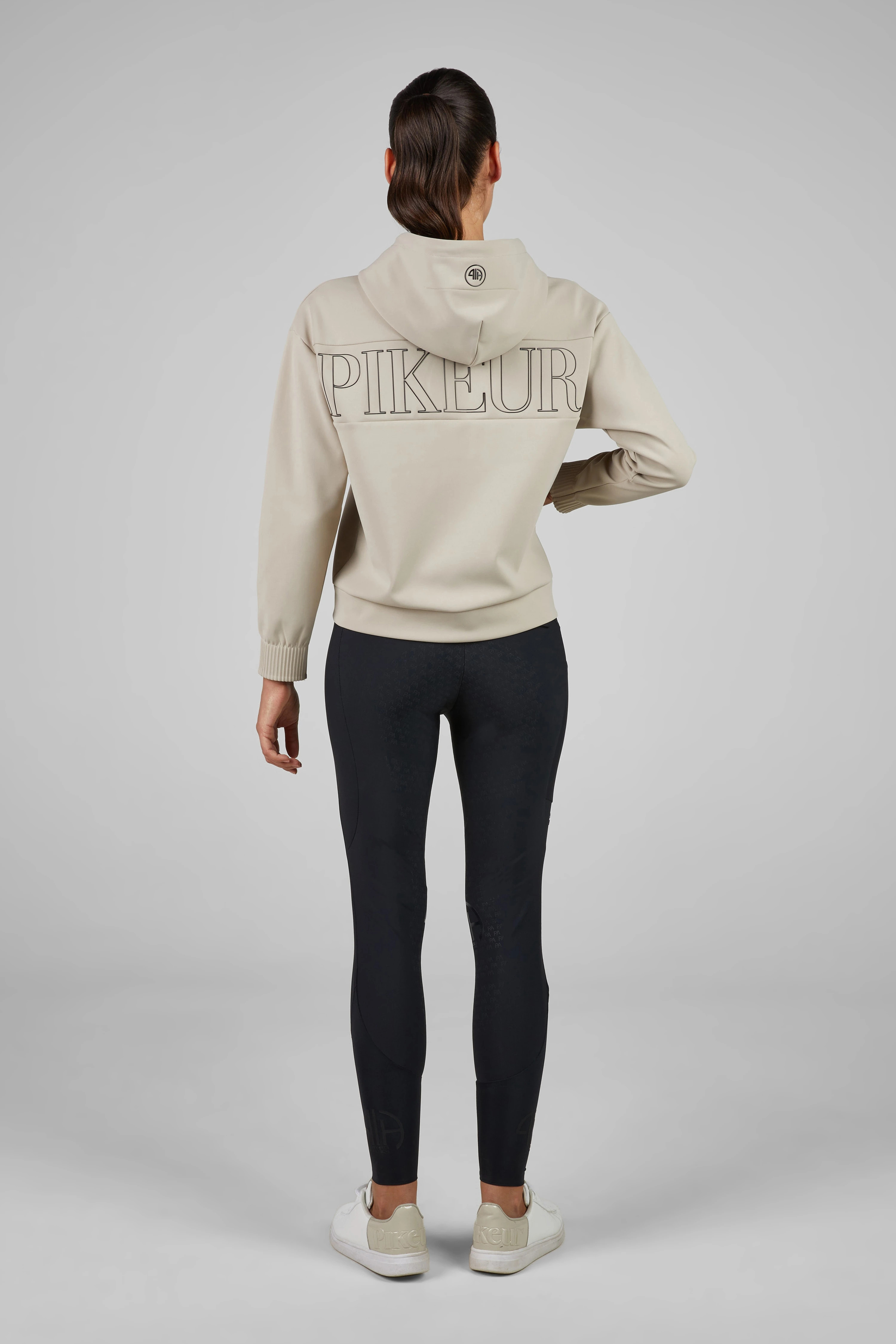 Pikeur Athleisure Hoodie | Comfort en Stijl in Beige | Shop Nu Pikeur Athleisure Hoodie | Comfort en Stijl in Beige | Shop Nu