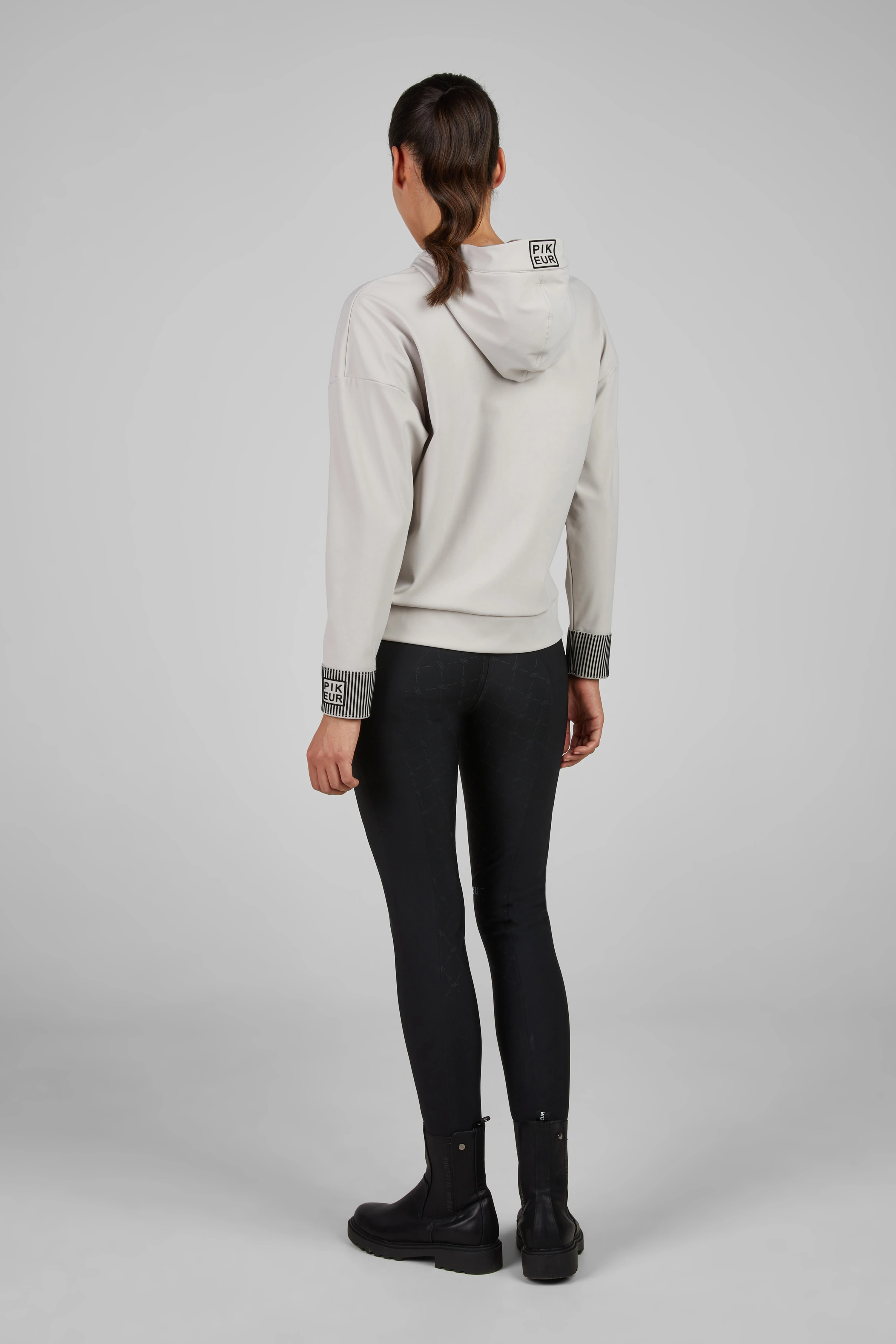 Shop Pikeur Sweater Pale Grey | Comfort & Glans | Ontdek de Selection Collectie Shop Pikeur Sweater Pale Grey | Comfort & Glans | Ontdek de Selection Collectie
