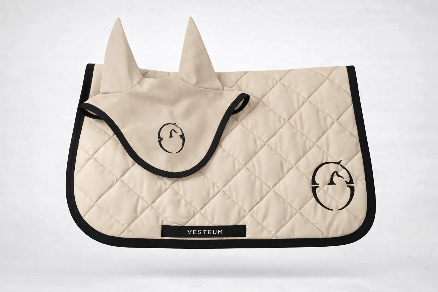 Vestrum Set Los Angeles Saddle Pad & Earnet Jumping | Beige - Black Vestrum Set Los Angeles Saddle Pad & Earnet Jumping | Beige - Black
