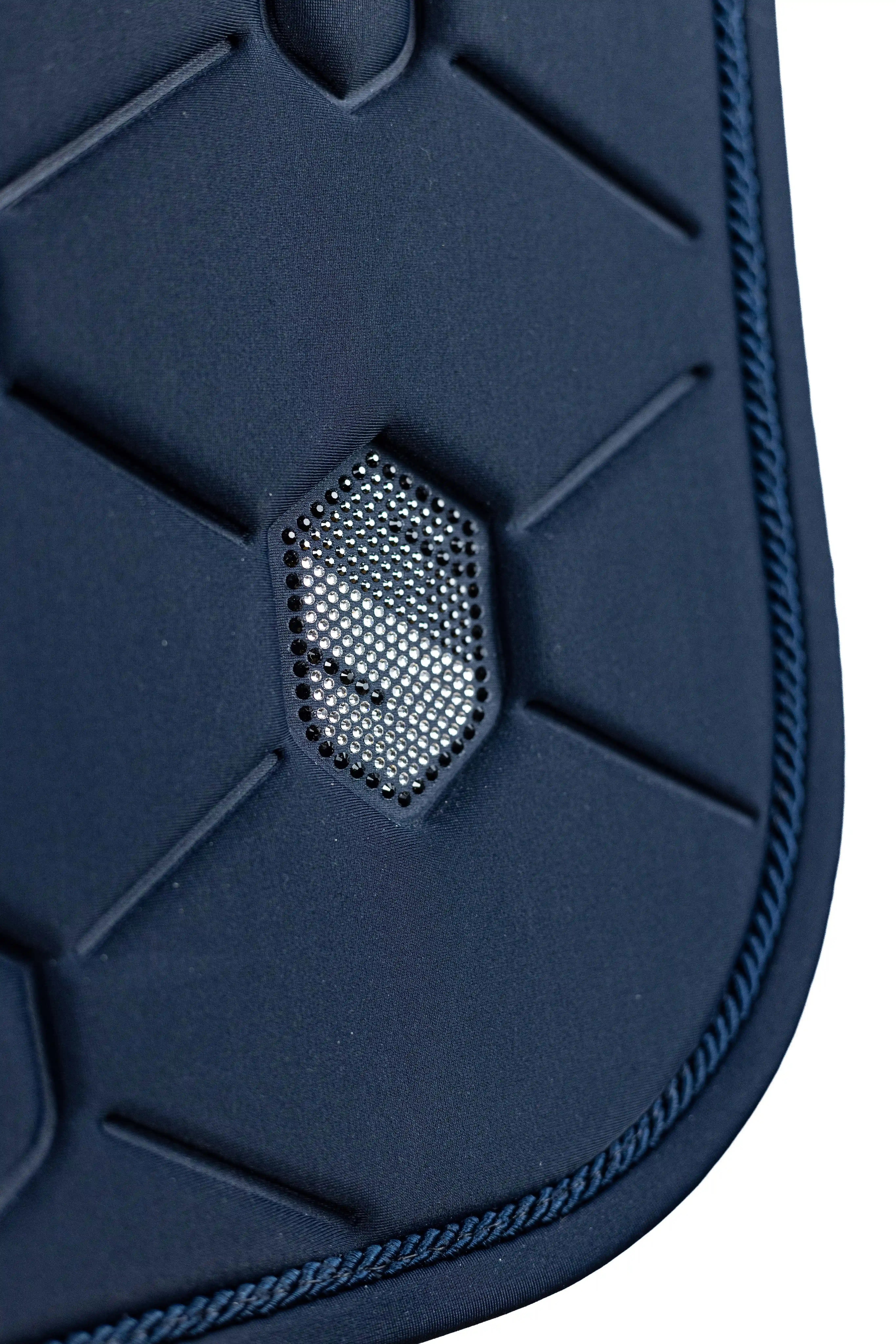 Samshield SpineShield Zadeldekje – Swarovski, Ergonomisch & Schokabsorberend Samshield SpineShield Zadeldekje – Swarovski, Ergonomisch & Schokabsorberend