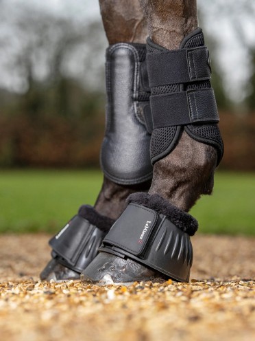 LeMieux Rubber Springschoenen Fleece | Zwart LeMieux Rubber Springschoenen Fleece | Zwart