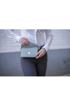 Penelope Leprevost telefoontasje leer blauw grijs | Shop nu Penelope Leprevost telefoontasje leer blauw grijs | Shop nu