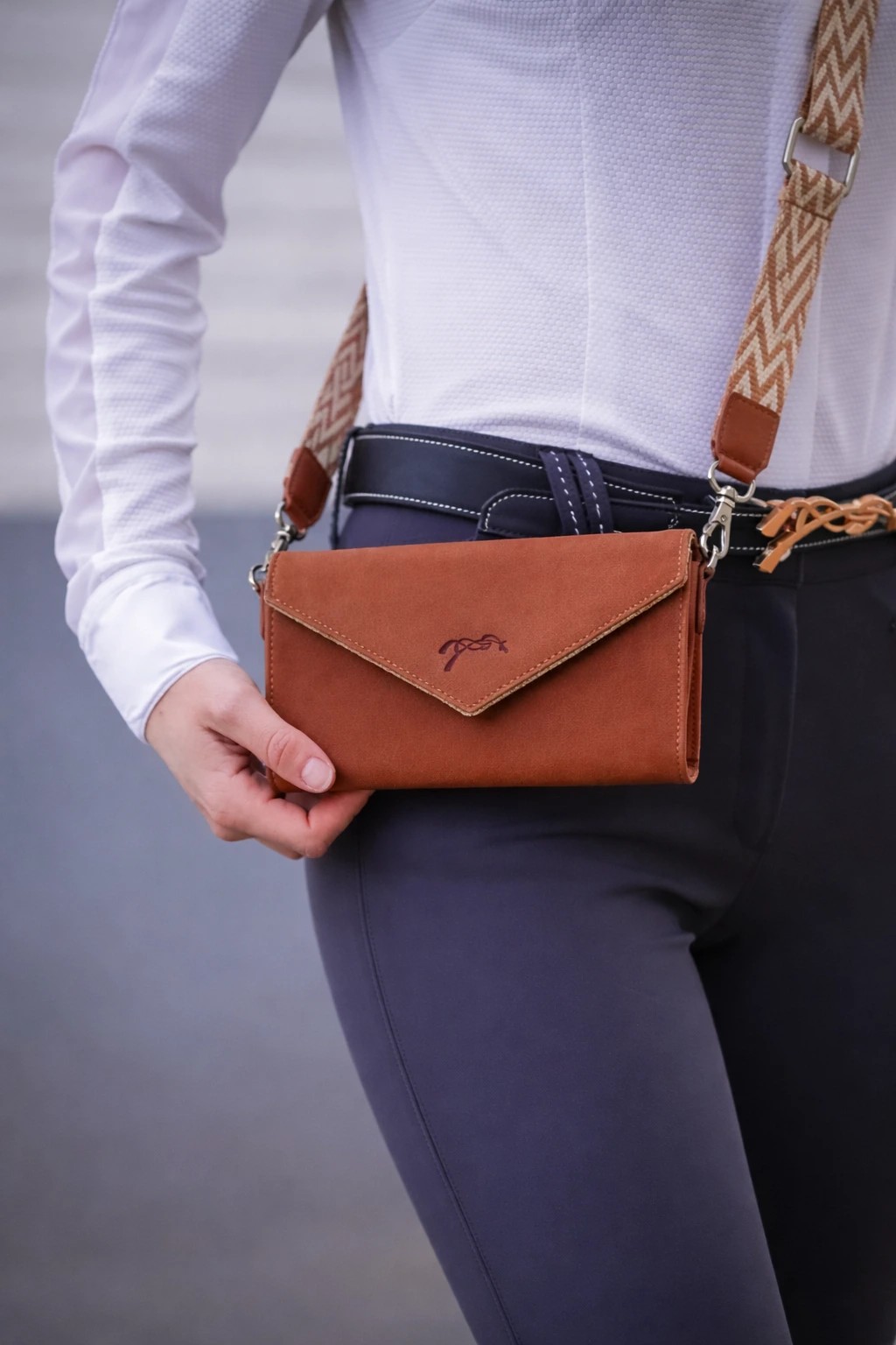 Penelope Leprevost telefoontasje leer cognac strap | Shop nu Penelope Leprevost telefoontasje leer cognac strap | Shop nu